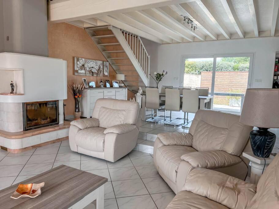 Magnifique Maison A Lentilly - Piscine Bagian luar foto